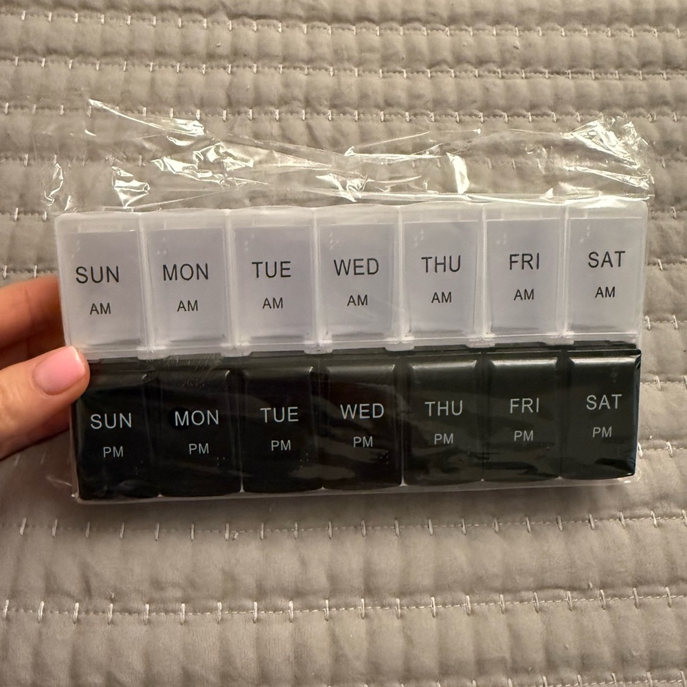 NEW 7-day AM/PM pill organizer